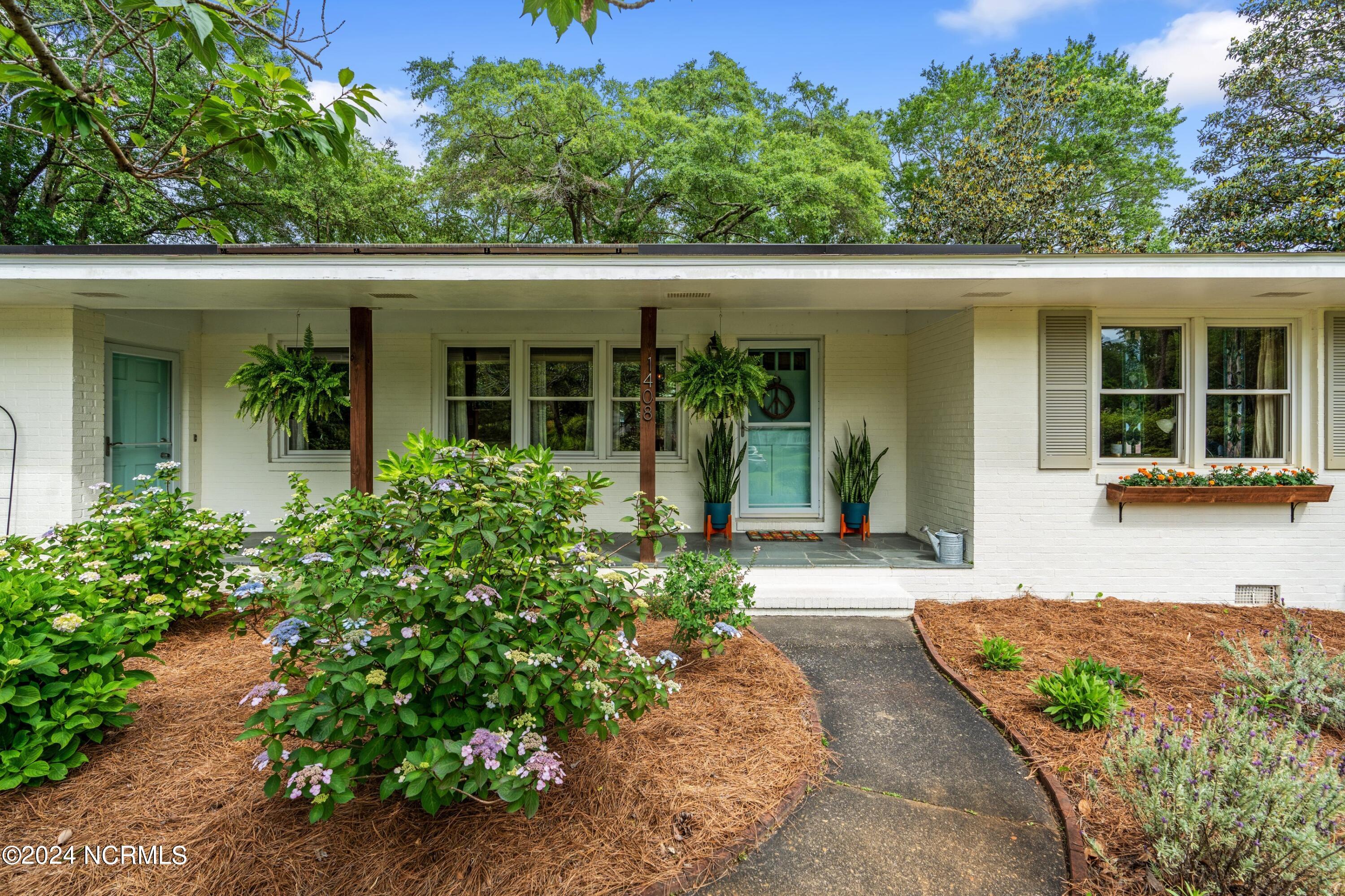 1408 Robin Hood Road Wilmington, NC 28401 - Photo 4 of 44 041-1408RobinhoodRoad-Wilmington-NC-2840