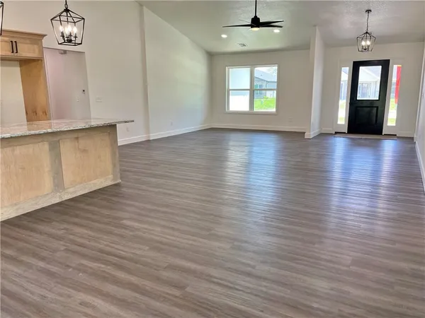 $349,900 | 2101 East Cow Creek Lane, Pittsburg, KS 66762