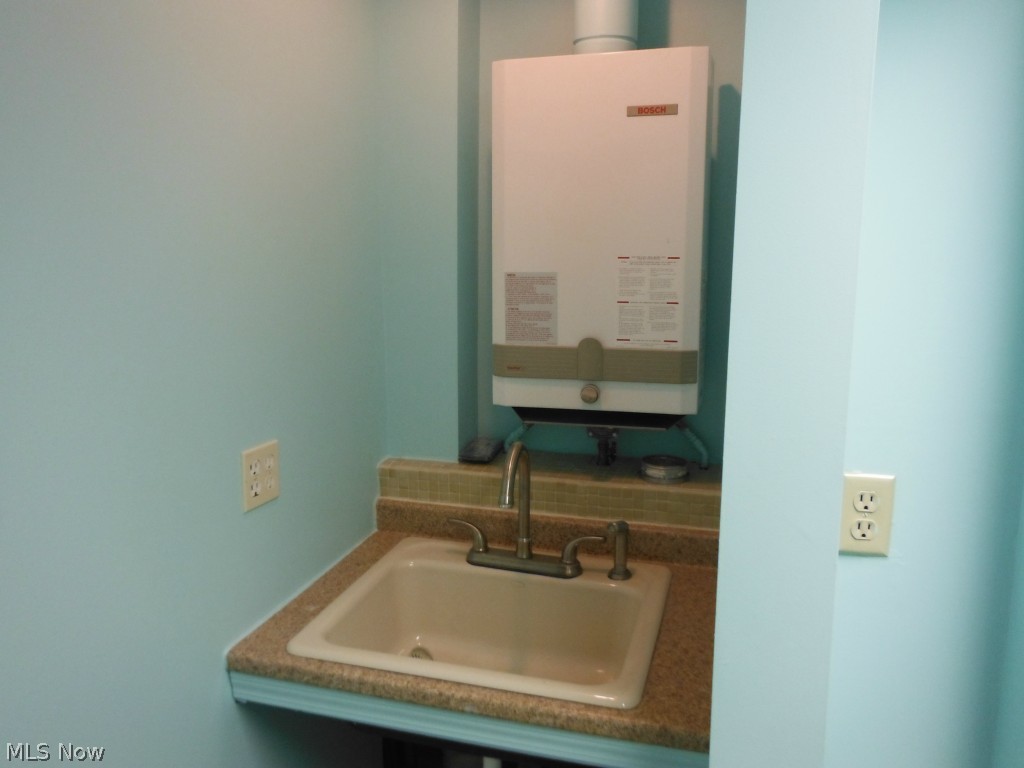 49940 Middle Ridge Road Amherst, OH 44001 - Photo 15 of 21