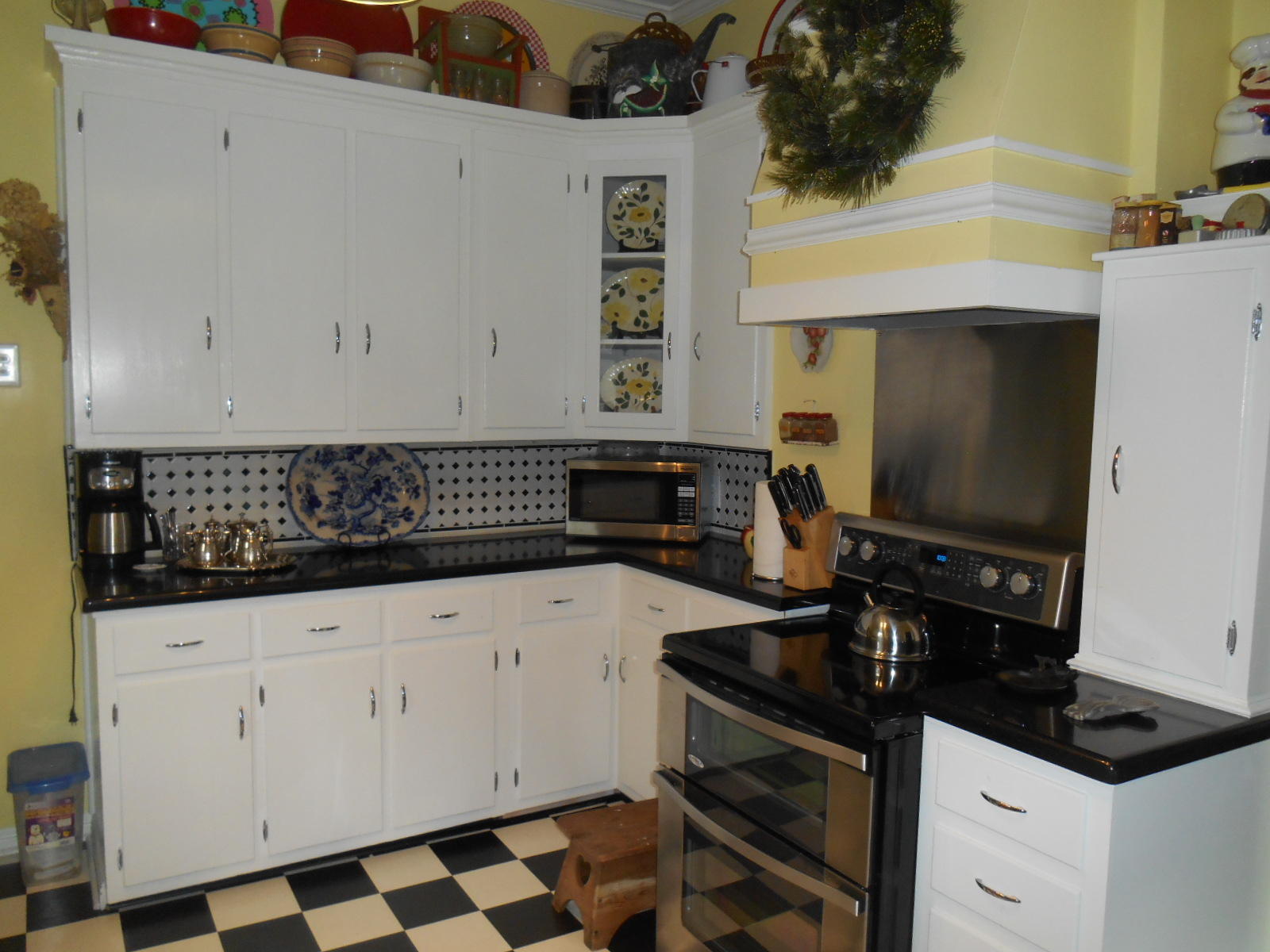 606 Rice Street Hamlet, NC 28345 - Photo 3 of 15 Kitchen