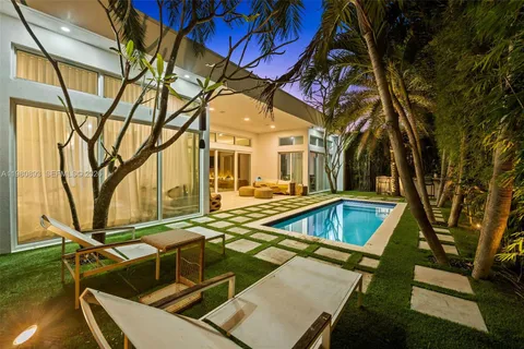 $3,495,000 | 865 West 47th Street, Miami Beach, FL 33140