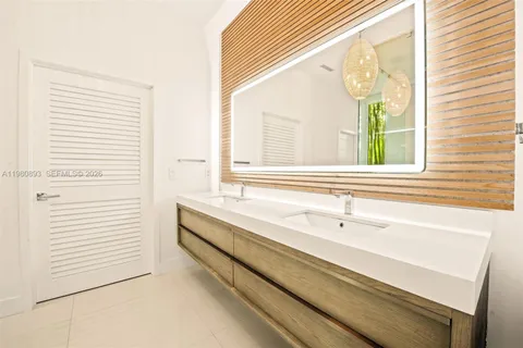$3,495,000 | 865 West 47th Street, Miami Beach, FL 33140
