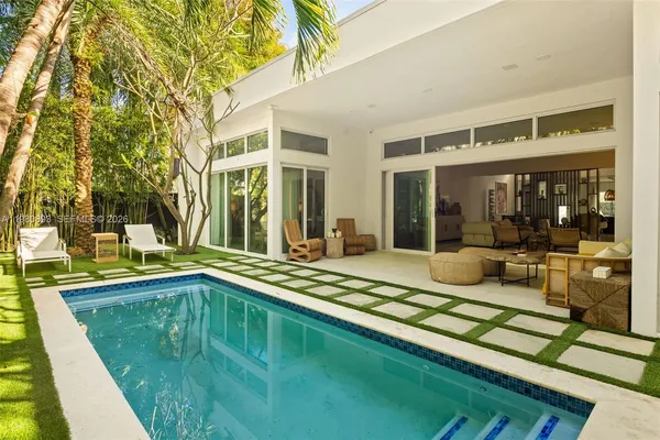 $3,495,000 | 865 West 47th Street, Miami Beach, FL 33140