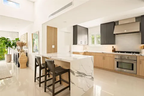 $3,495,000 | 865 West 47th Street, Miami Beach, FL 33140