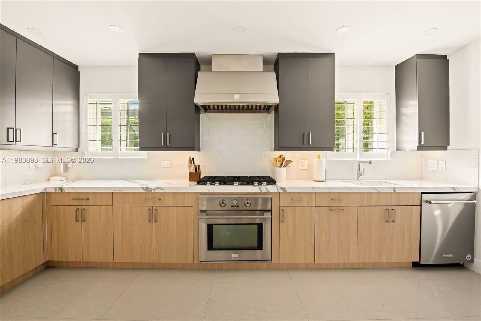 865 West 47th Street Miami Beach, FL 33140 - Photo 8 of 38