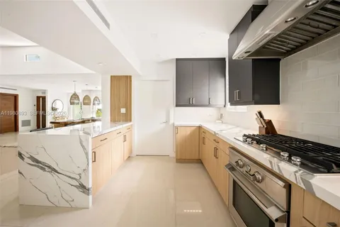 $3,495,000 | 865 West 47th Street, Miami Beach, FL 33140