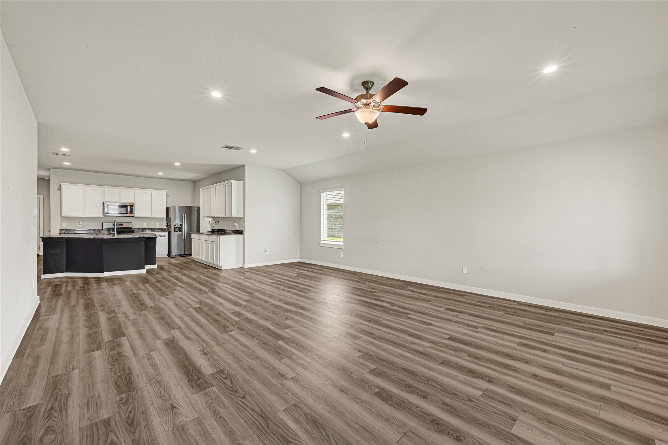 230 Alder Loop Anahuac, TX 77514 - Photo 8 of 21 Gallery Image 8