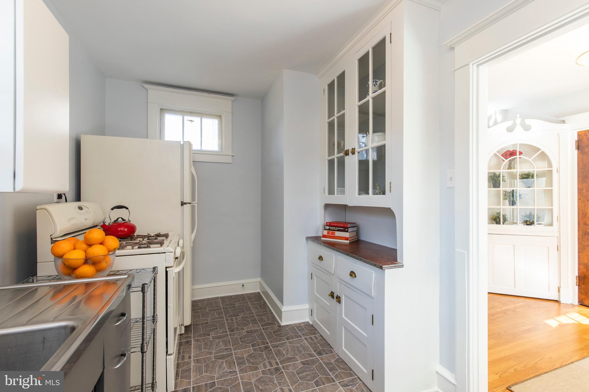 140 Shelbourne Road Havertown, PA 19083 - Photo 14 of 30 Kitchen - charming built-ins