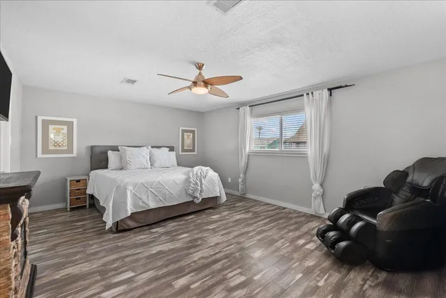 $489,500 | 218 Barracuda Street, Bayou Vista, TX 77563