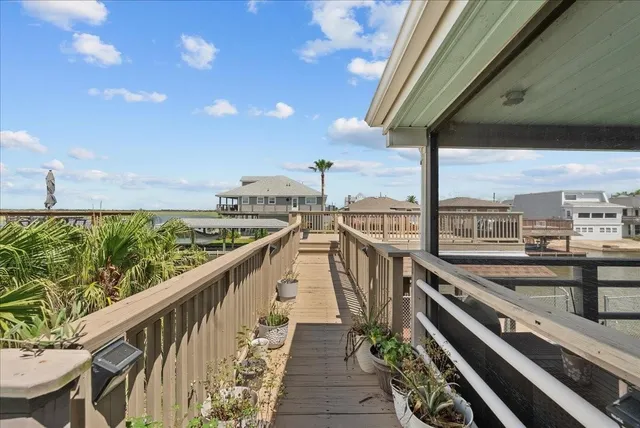 $489,500 | 218 Barracuda Street, Bayou Vista, TX 77563