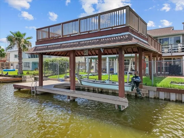 $489,500 | 218 Barracuda Street, Bayou Vista, TX 77563