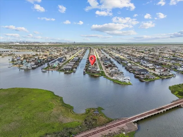 $489,500 | 218 Barracuda Street, Bayou Vista, TX 77563