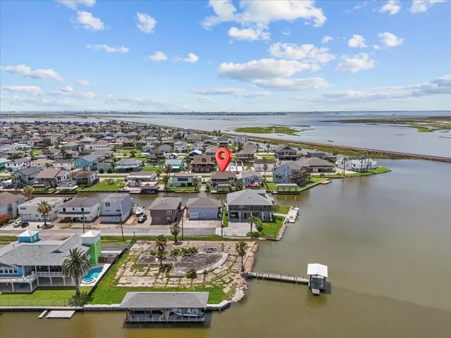 $489,500 | 218 Barracuda Street, Bayou Vista, TX 77563