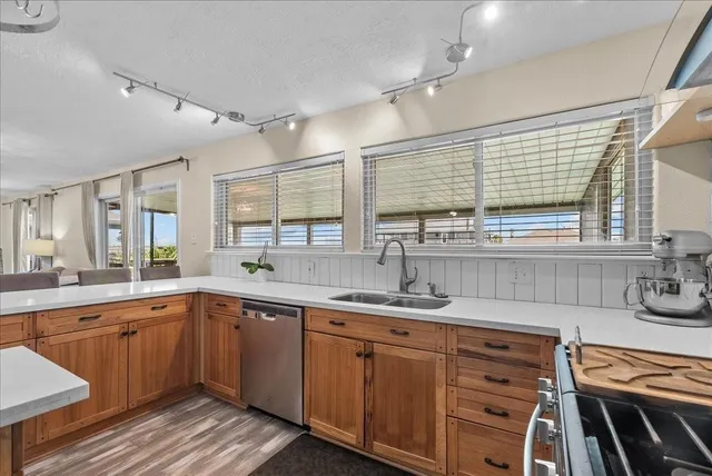 $489,500 | 218 Barracuda Street, Bayou Vista, TX 77563