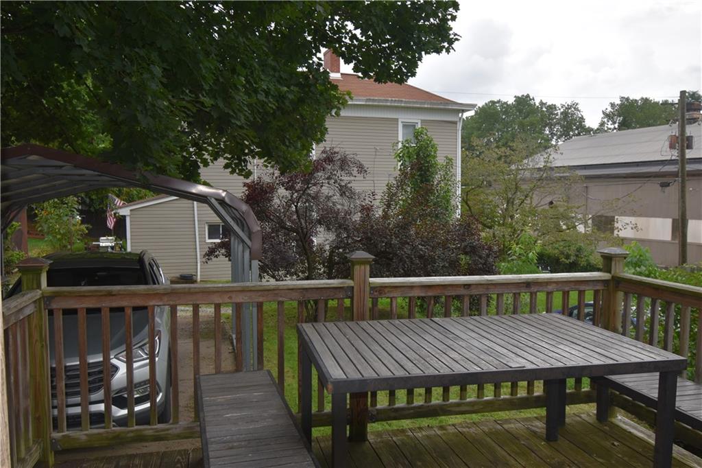 128 Hartrey Street Springdale, PA 15144 - Photo 25 of 32 Spacious for a full size table