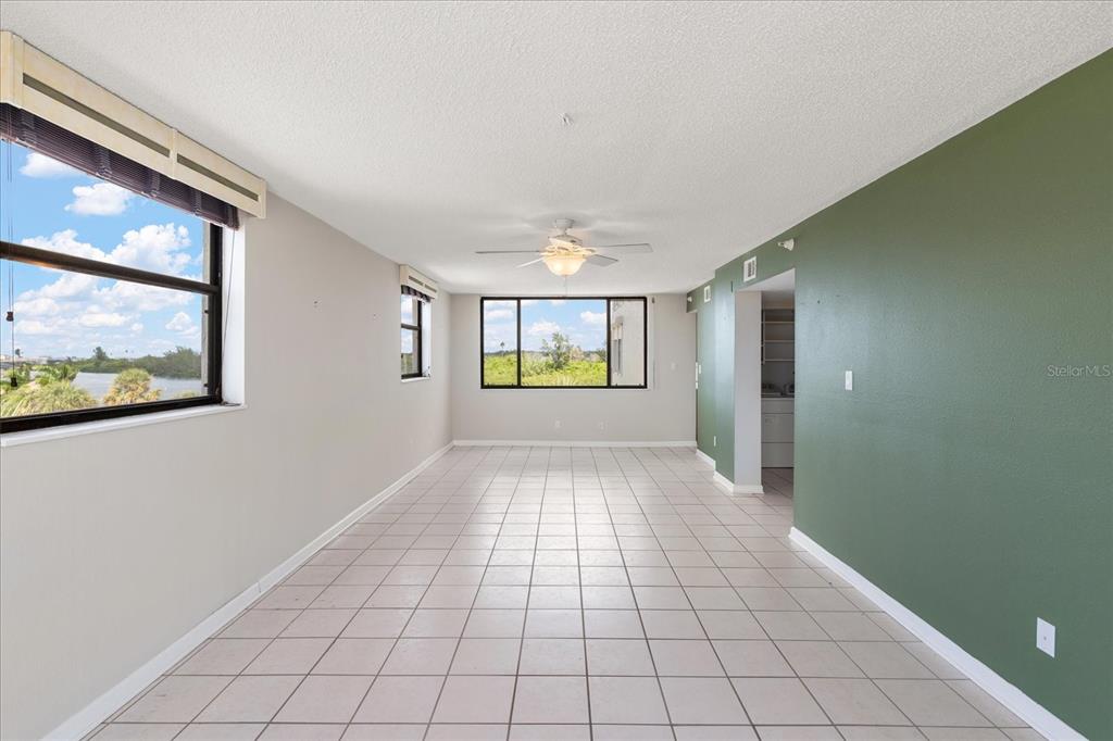 18201 Gulf Boulevard, Unit 401 Redington Shores, FL 33708 - Photo 19 of 42 a view of an empty room and window