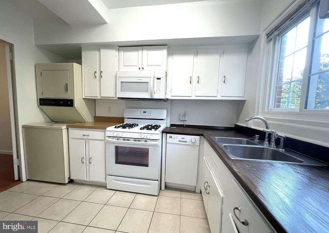 Lots of cabinet space