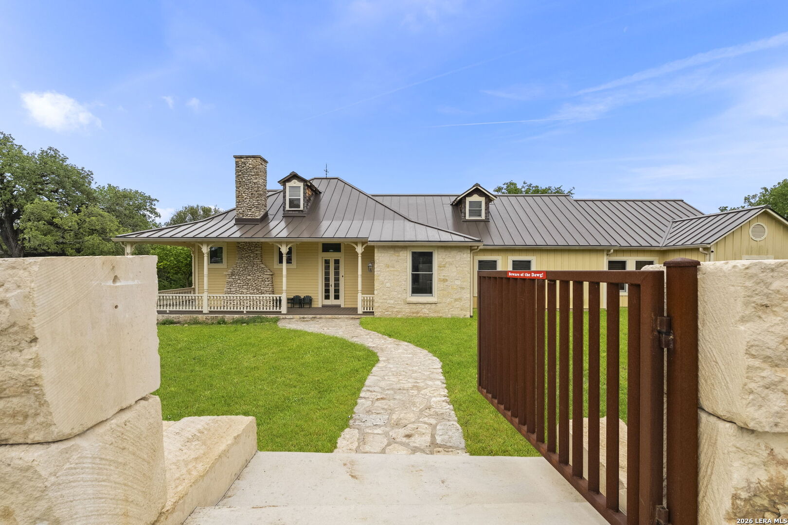 107 High Street Comfort, TX 78013 - Photo 5 of 50 a view of a house with garden