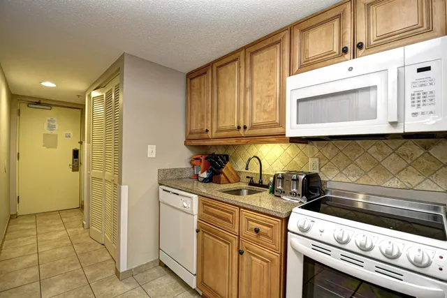 $189,900 | 7100 North Ocean Boulevard, Unit 225, Myrtle Beach, SC 29572