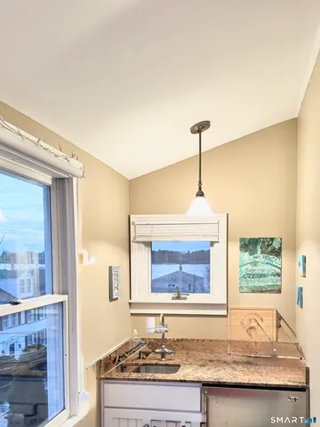 $2,650 | 8 Broad Street, Unit 3, Stonington, CT 06378