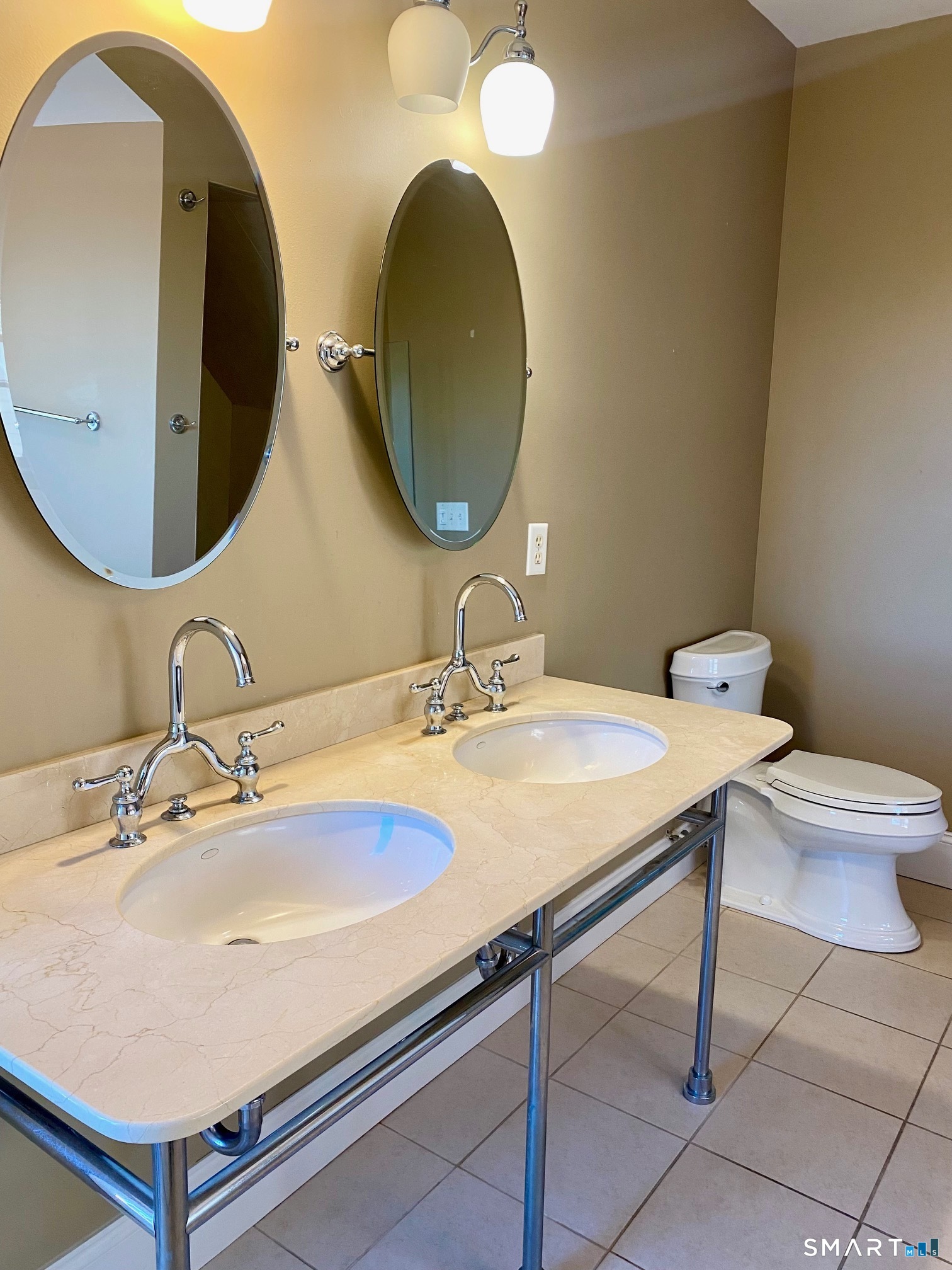 8 Broad Street, Unit 3 Stonington, CT 06378 - Photo 14 of 23 Double sinks