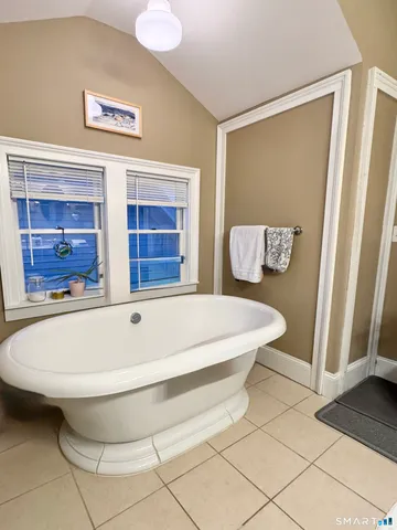 $2,650 | 8 Broad Street, Unit 3, Stonington, CT 06378