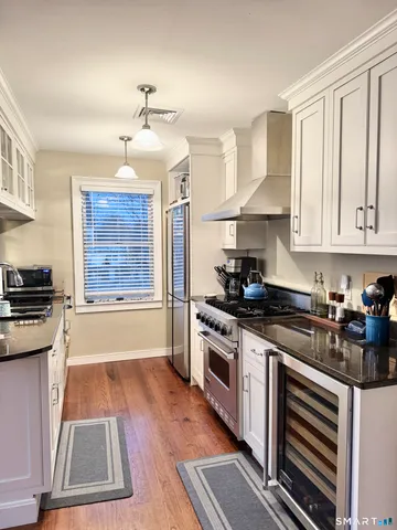 $2,650 | 8 Broad Street, Unit 3, Stonington, CT 06378