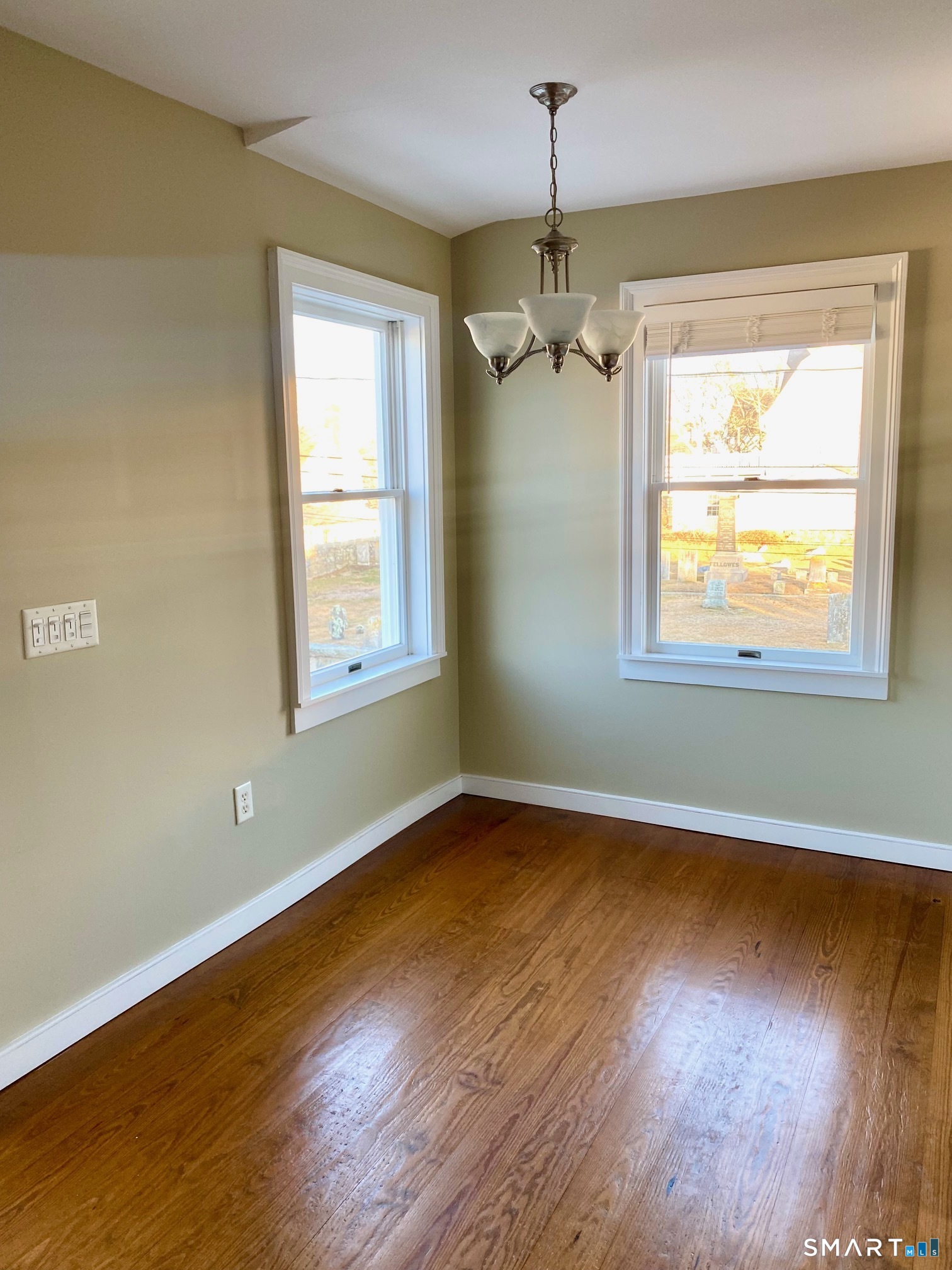 8 Broad Street, Unit 3 Stonington, CT 06378 - Photo 5 of 23 Dining area