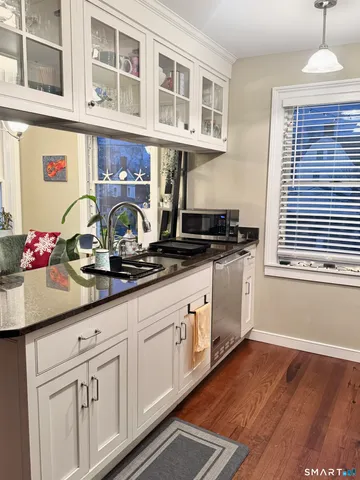 $2,650 | 8 Broad Street, Unit 3, Stonington, CT 06378