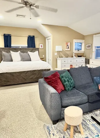 $2,650 | 8 Broad Street, Unit 3, Stonington, CT 06378