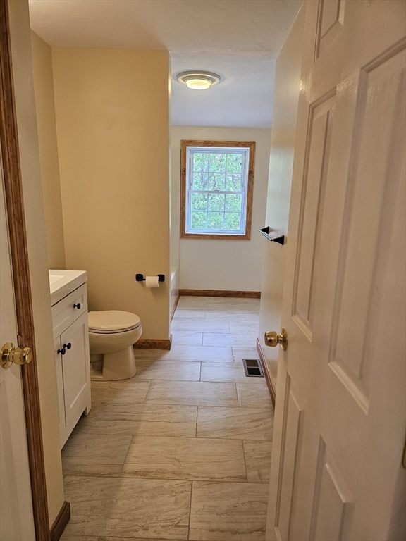 14 Pinewood Lane Worcester, MA 01609 - Photo 12 of 16