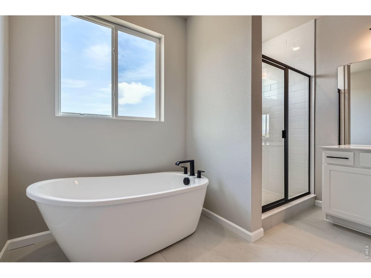 364 Rustic Barn Lane Berthoud, CO 80513 - Photo 21 of 46 Luxury primary bathroom