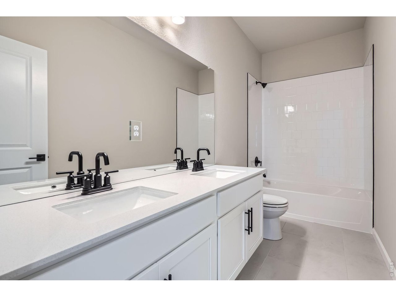 364 Rustic Barn Lane Berthoud, CO 80513 - Photo 33 of 46 Shared full bathroom 2