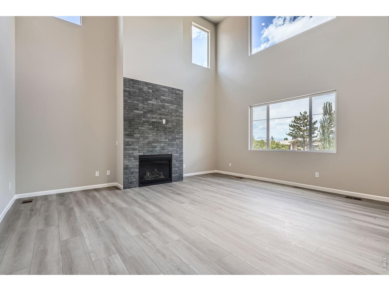 364 Rustic Barn Lane Berthoud, CO 80513 - Photo 8 of 46 Spacious great room
