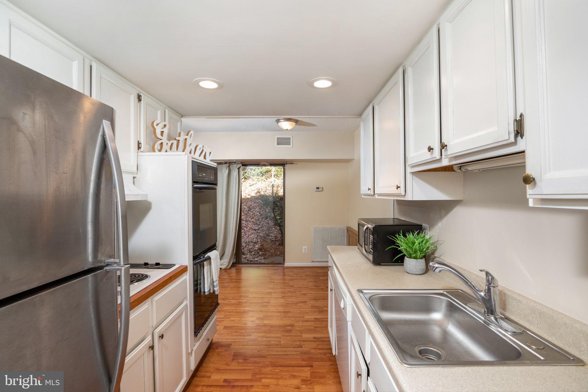 11650 Stoneview Square, Unit 90/1B Reston, VA 20191 - Photo 4 of 36 Gallery Image 4