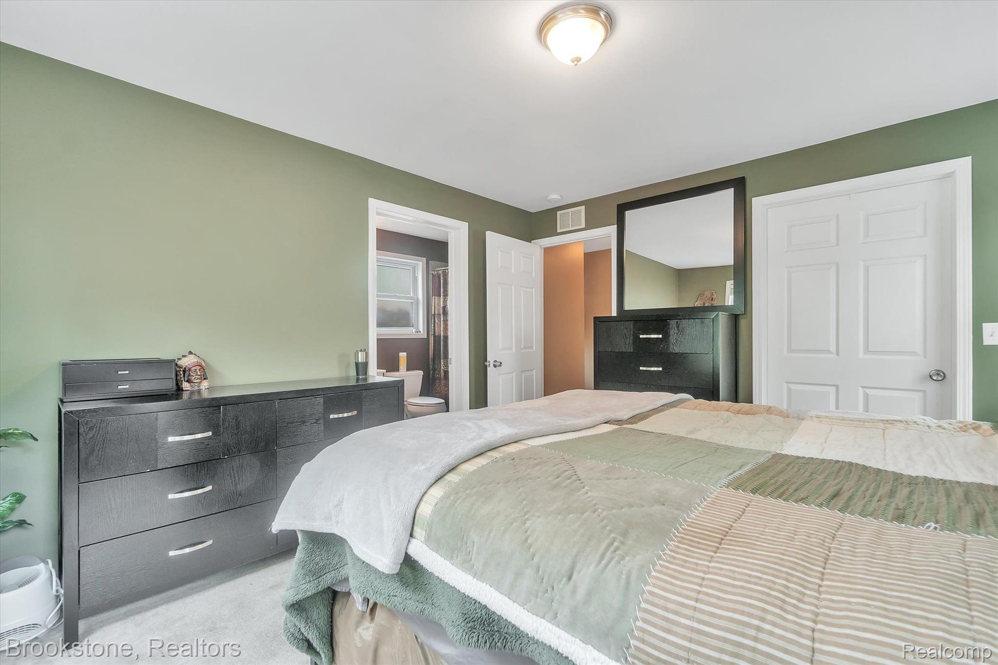 206 North Alice Avenue Rochester, MI 48307 - Photo 22 of 33 Main bedroom