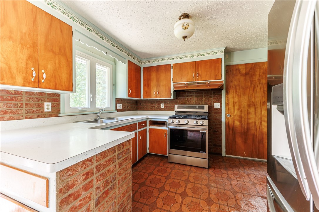 582 North Greece Road Greece, NY 14468 - Photo 5 of 30