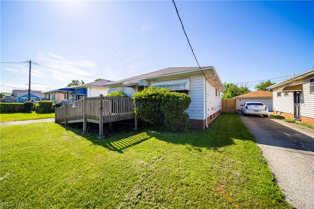 16102 Seville Road Cleveland, OH 44128 - Photo 2 of 31 Gallery Image 2