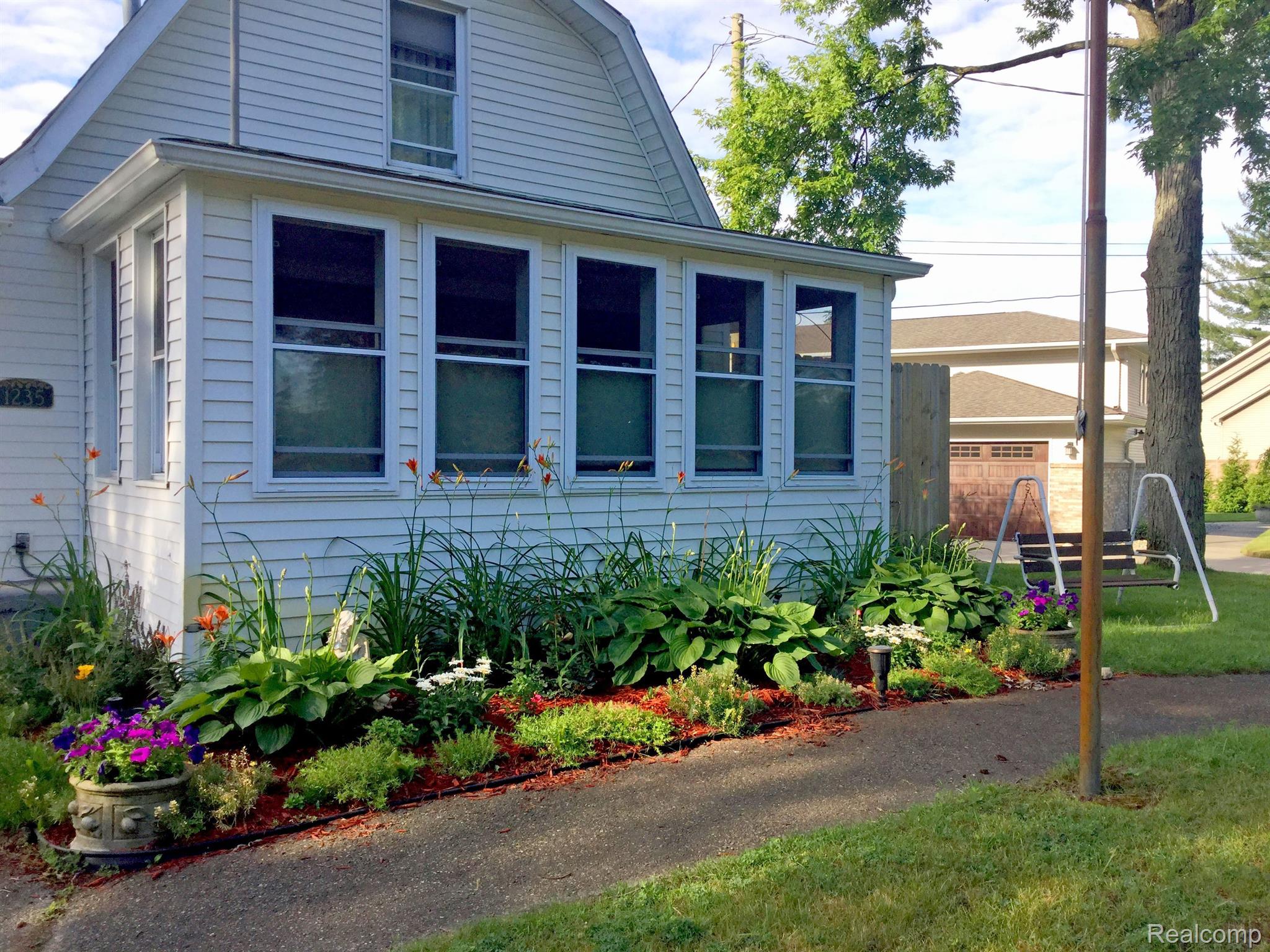 1235 Harding Avenue Rochester, MI 48307 - Photo 4 of 81 Gallery Image 4