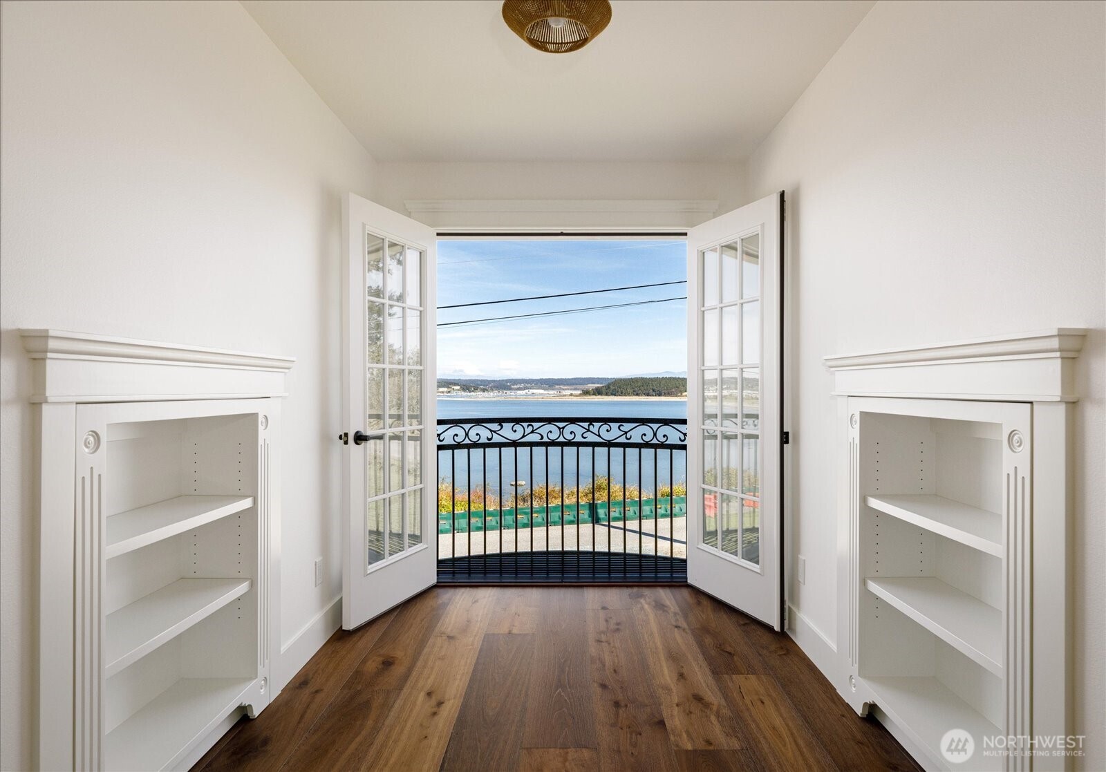 1649 West Scenic Heights Road Oak Harbor, WA 98277 - Photo 32 of 40