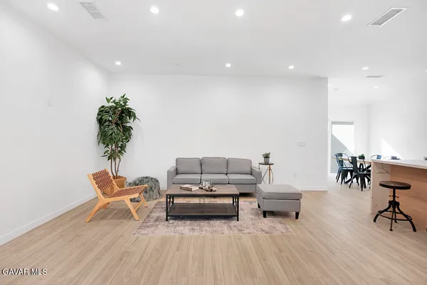 $1,149,000 | 14868 Envoy Street, Sylmar, CA 91342