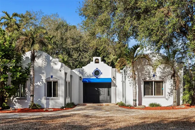 $7,950 | 7975 Sunset Drive, Miami, FL 33143