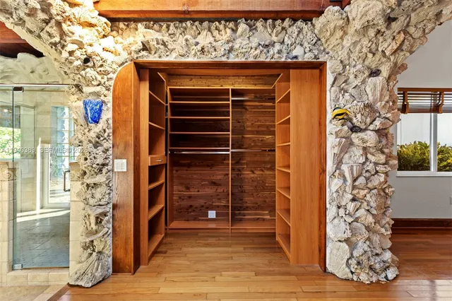 $7,950 | 7975 Sunset Drive, Miami, FL 33143