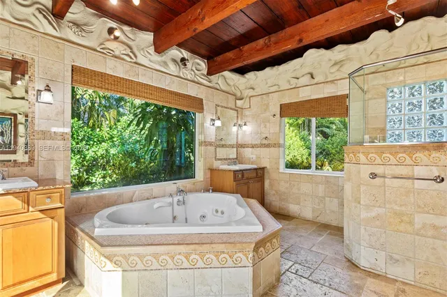 $7,950 | 7975 Sunset Drive, Miami, FL 33143