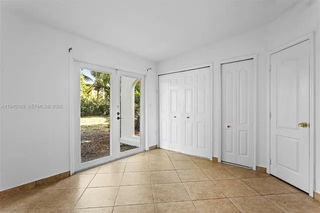 $7,950 | 7975 Sunset Drive, Miami, FL 33143