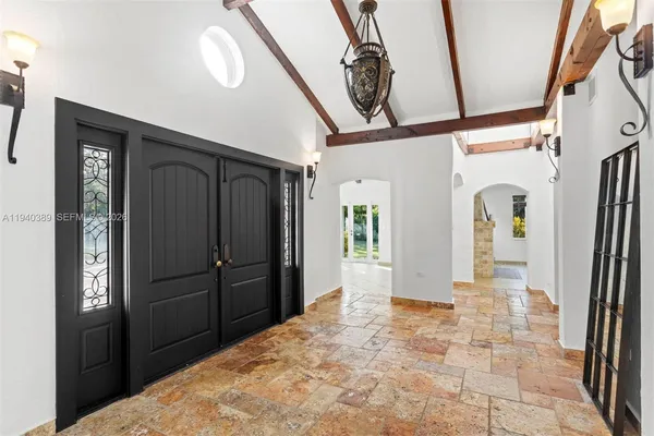 $7,950 | 7975 Sunset Drive, Miami, FL 33143