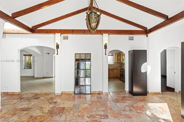 $7,950 | 7975 Sunset Drive, Miami, FL 33143