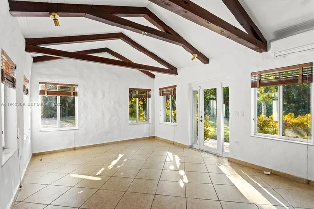 $7,950 | 7975 Sunset Drive, Miami, FL 33143