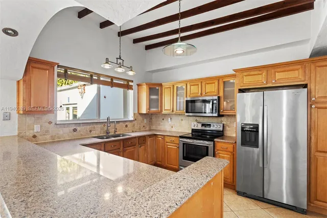 $7,950 | 7975 Sunset Drive, Miami, FL 33143