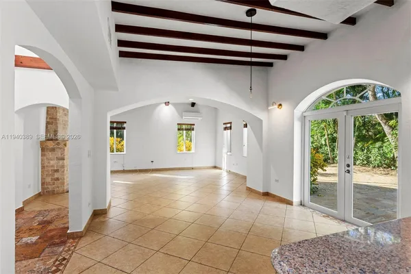 $7,950 | 7975 Sunset Drive, Miami, FL 33143